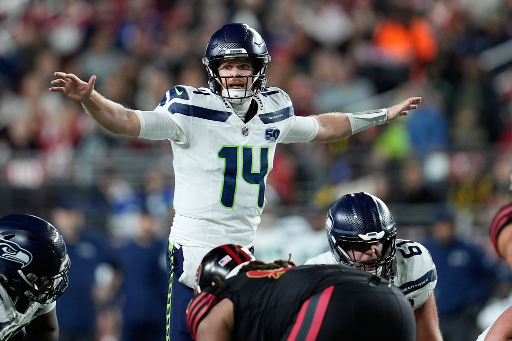 Seahawks QB Sam Darnold signals at the line of scrimmage vs. the 49ers.