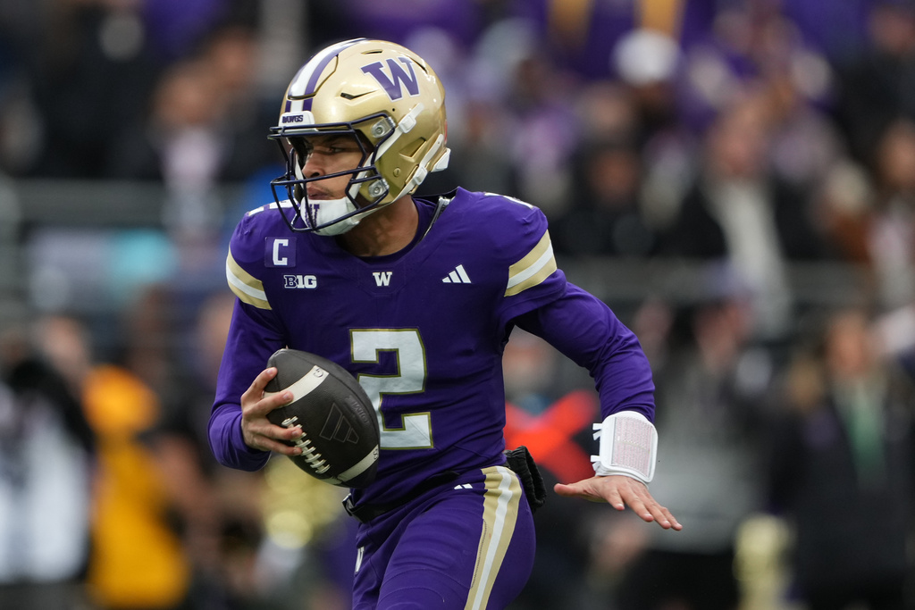 Washington quarterback Demond Williams Jr. (2) runs the ball against Oregon during the first half of an NCAA college football game, Saturday, Nov. 29, 2025, in Seattle.