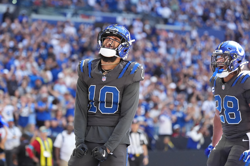 Colts WR Keenan Allen celebrates a touchdown vs. the Texans.