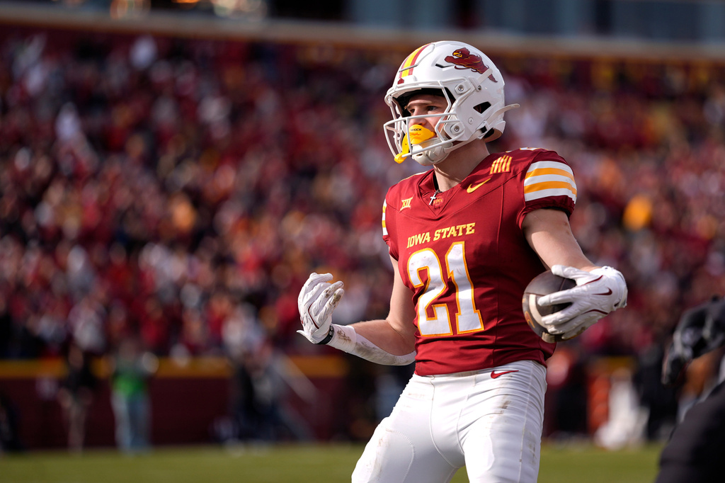 Iowa State RB Aiden Flora runs in the end zone a for a receiving TD vs. Kansas.