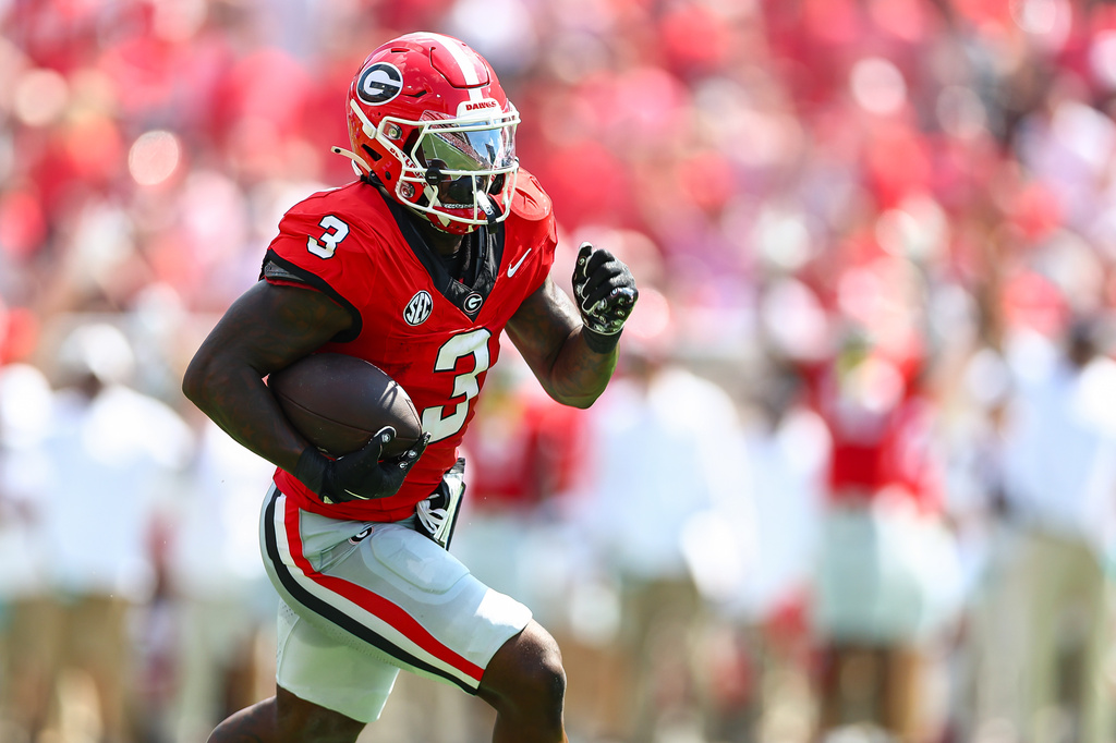 Georgia RB Nate Frazier runs in a for a TD vs. Tennessee State.