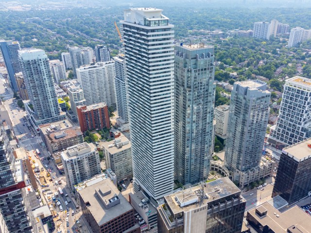 2221 Yonge Condos