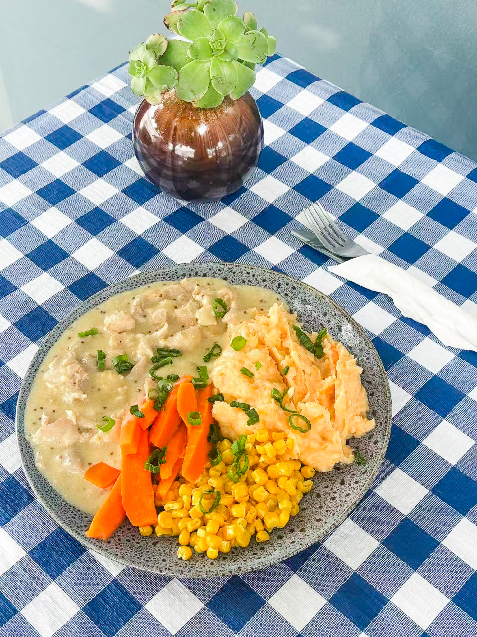 [background image] image of collaborative workspace (for a blockchain and cryptocurrency)