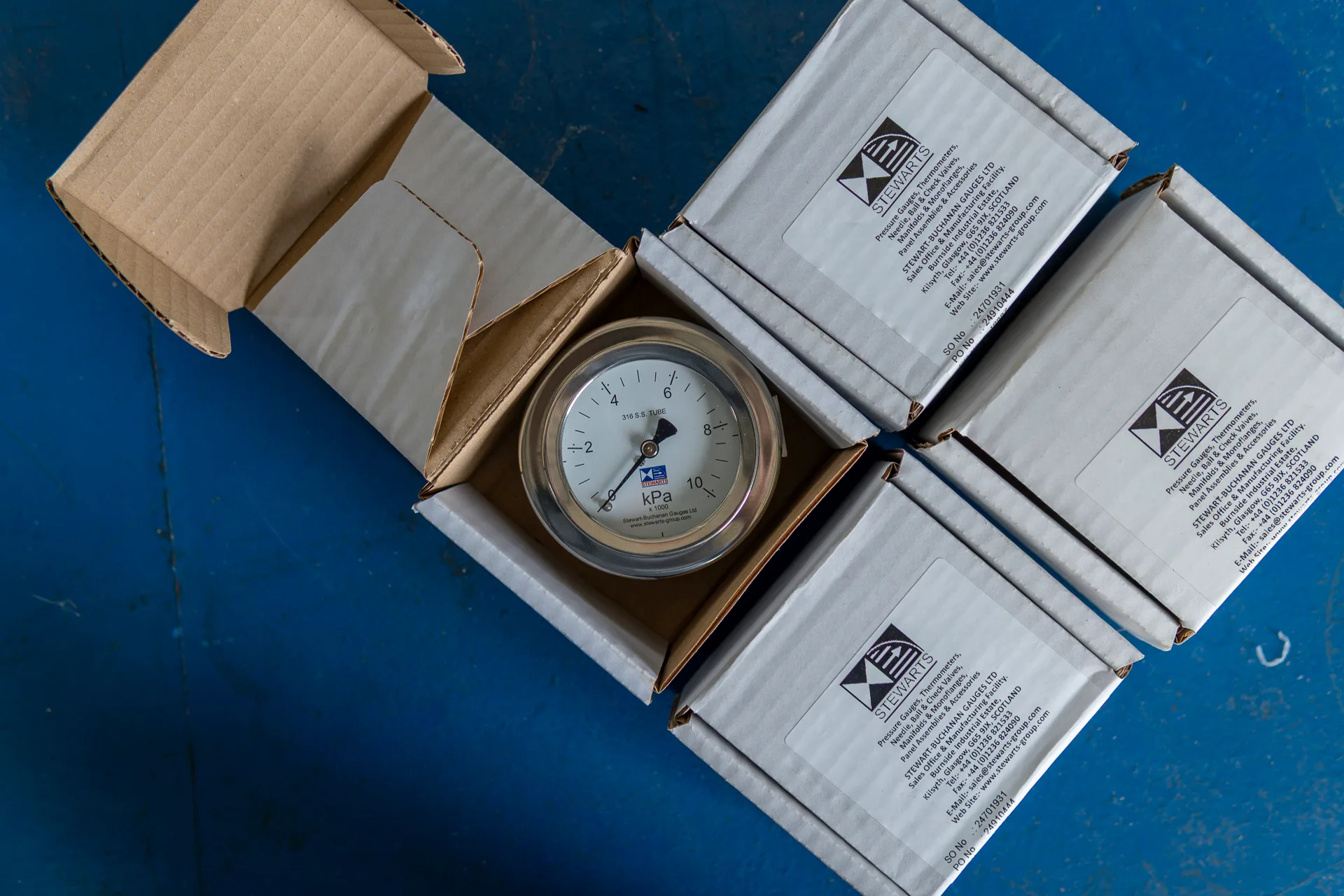 Boxed pressure gauge and CITOR spare parts