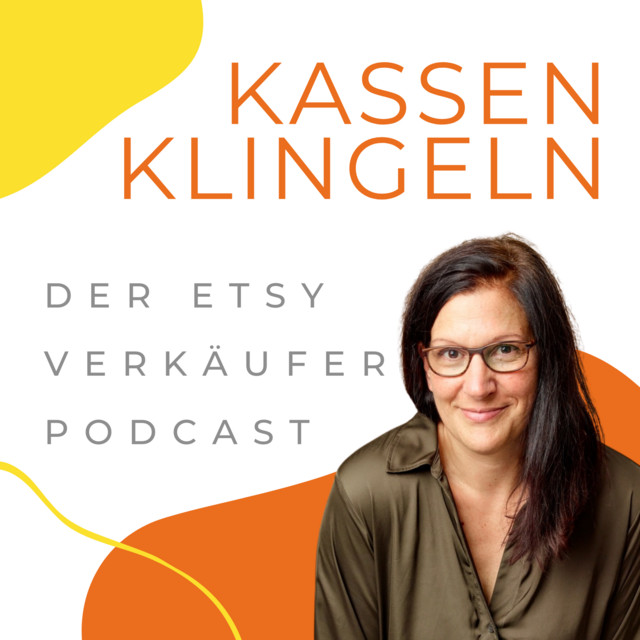 Portrait einer Frau mit Brille vor orangefarbenen und gelben Formen mit dem Text ‚Kassenklingeln Der Etsy Verkäufer Podcast‘.
