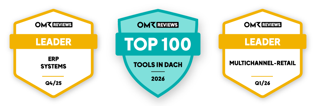 Drei OMR Reviews Auszeichnungen: Zwei orange-gelbe Schilde mit Leader-Titel für ERP System und Multichannel-Retail, und ein türkisfarbener Schild mit Top 100 Tools in DACH 2025.