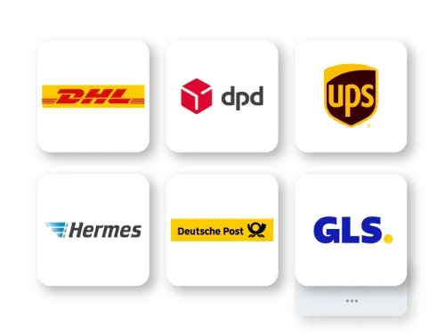 Logos der Versanddienstleister DHL, DPD, UPS, Hermes, Deutsche Post und GLS auf weißen Quadraten vor schwarzem Hintergrund.