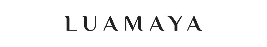 Logo mit dem Schriftzug LUAMAYA in schwarzer serifenloser Schrift auf transparentem Hintergrund.