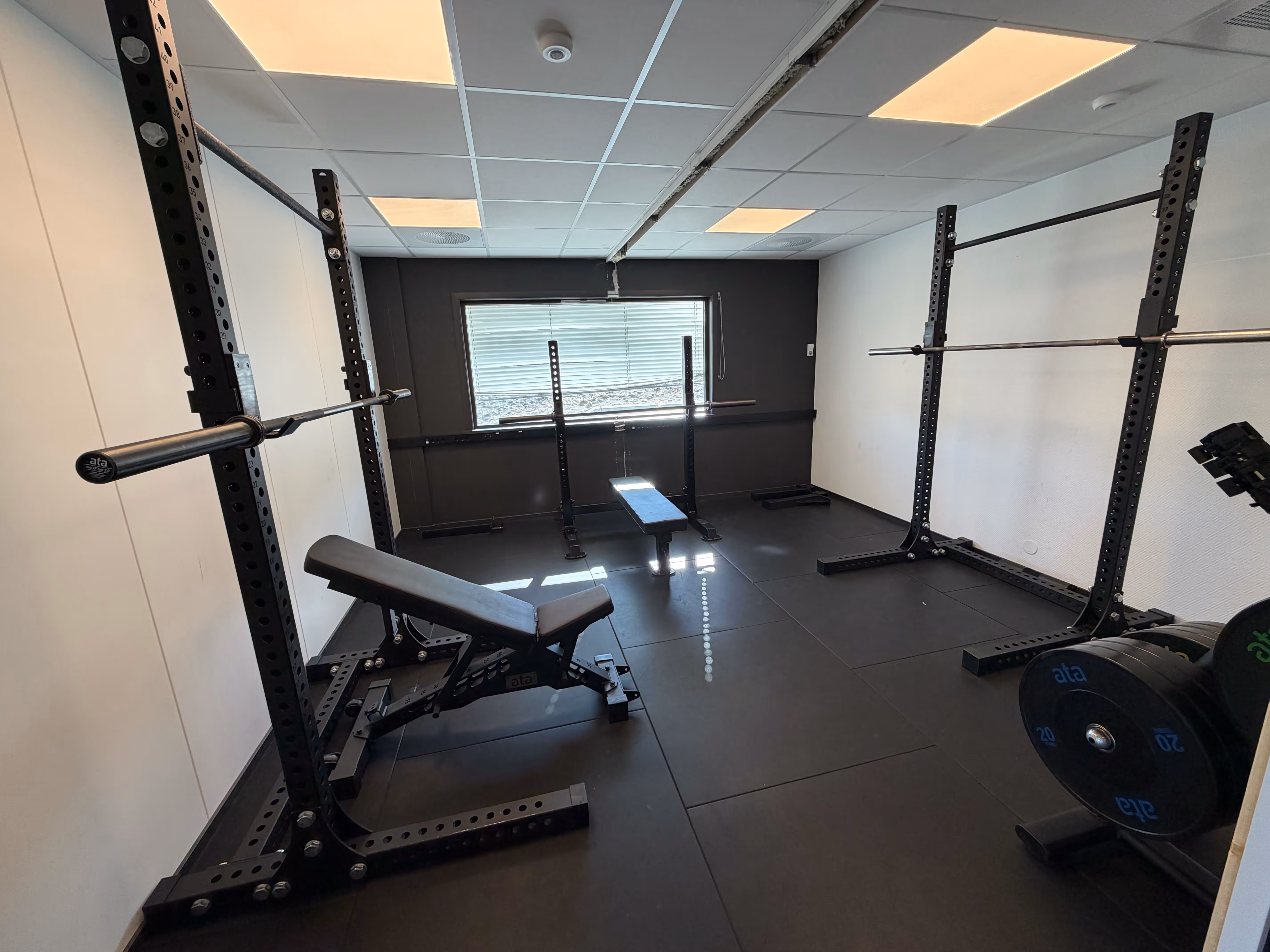 Knebøy, markløft og benkpress rom på XT Mjøsa 