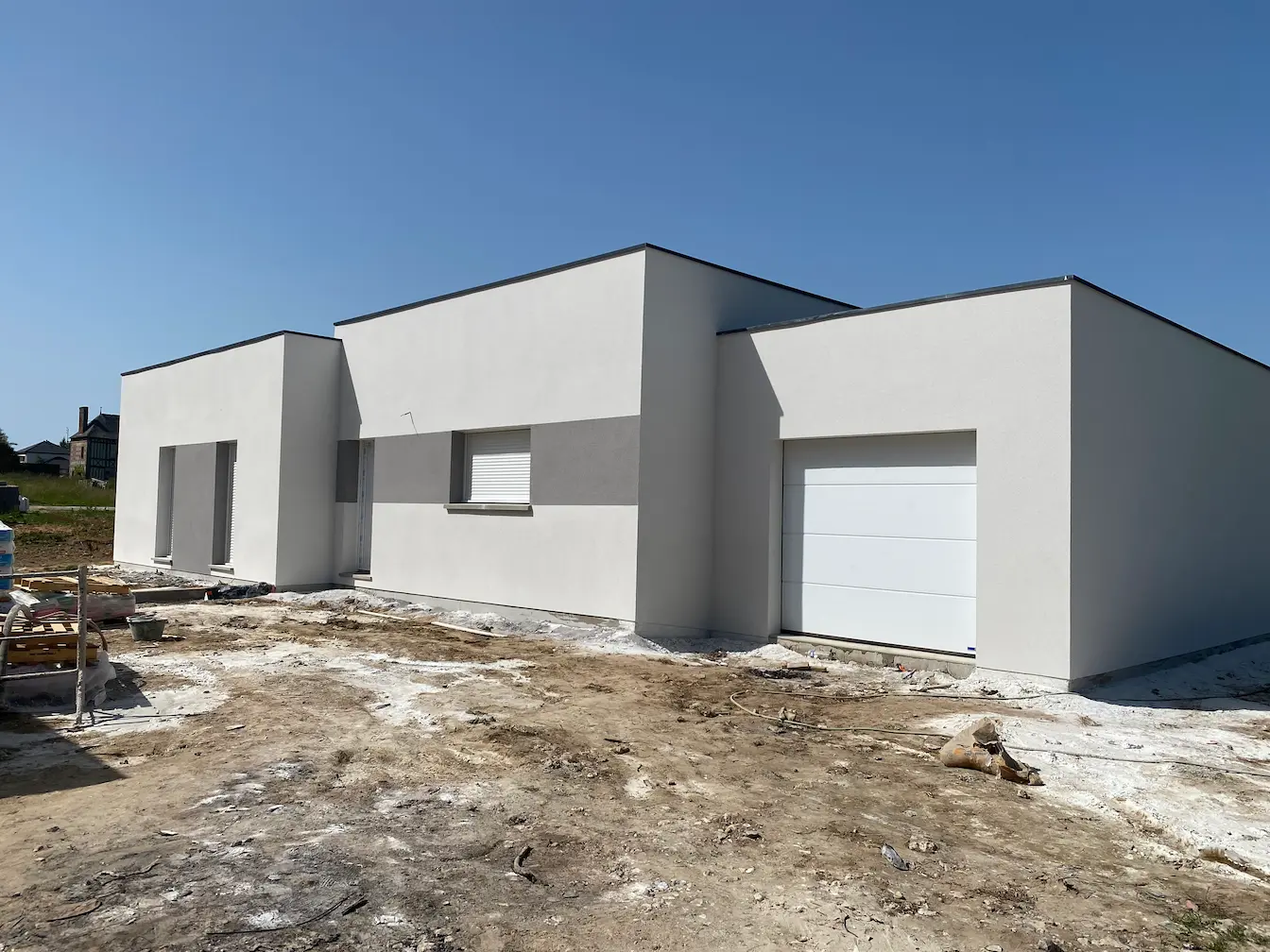 Maison neuve à toit plat avec garage construite par Quatre G