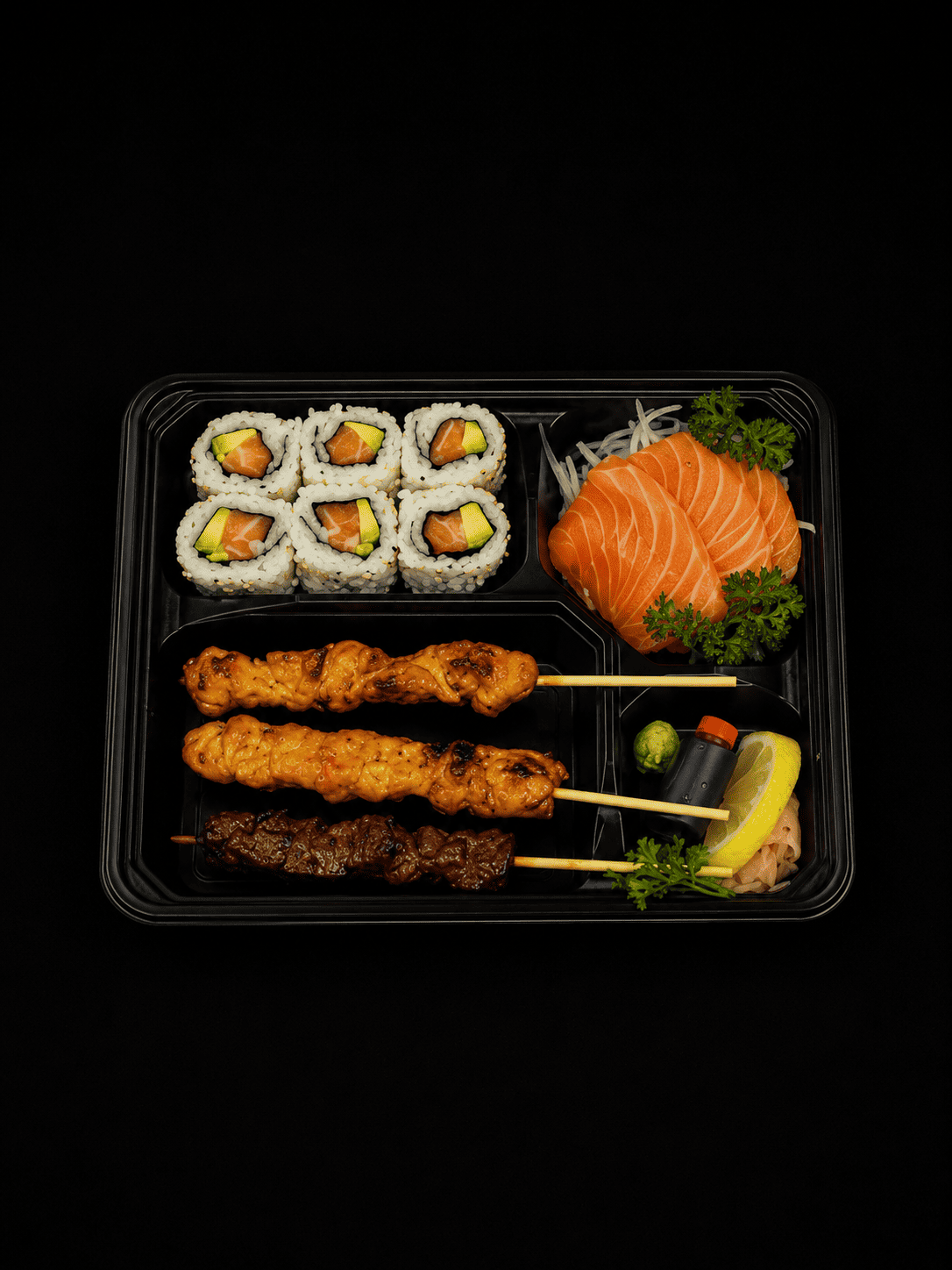 L9 – Mix Sushi & Brochettes