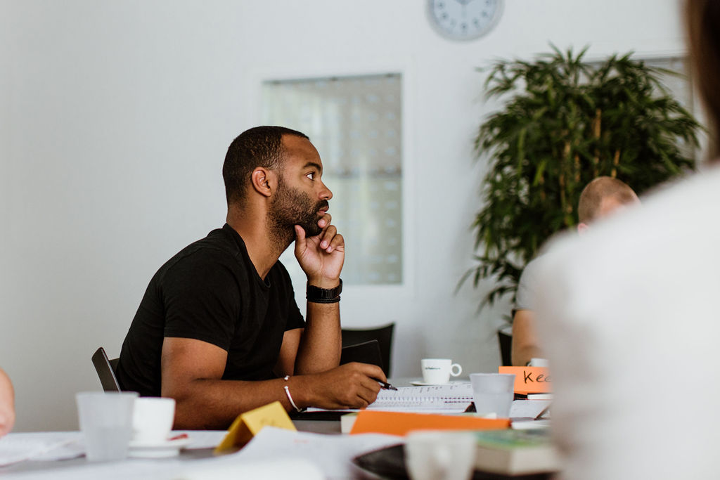 Teamoverleg tijdens communicatietraining incompany