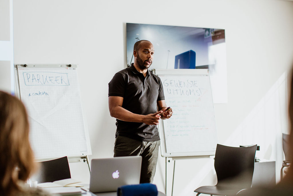 Feedback moment tussen deelnemers tijdens communicatietraining