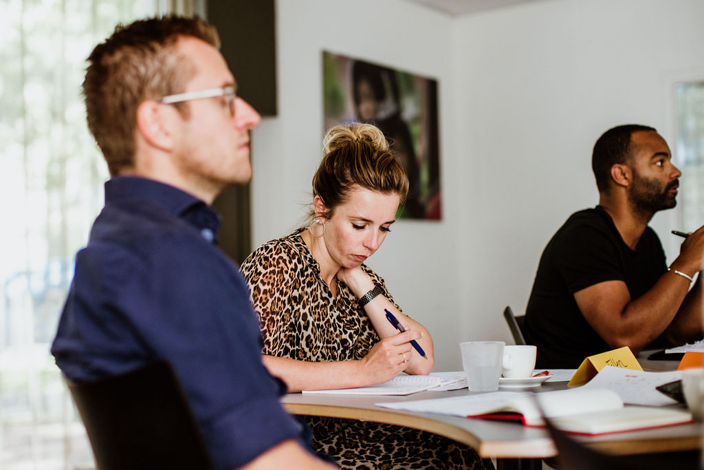 Groepsdiscussie tijdens Think on Your Feet® communicatietraining