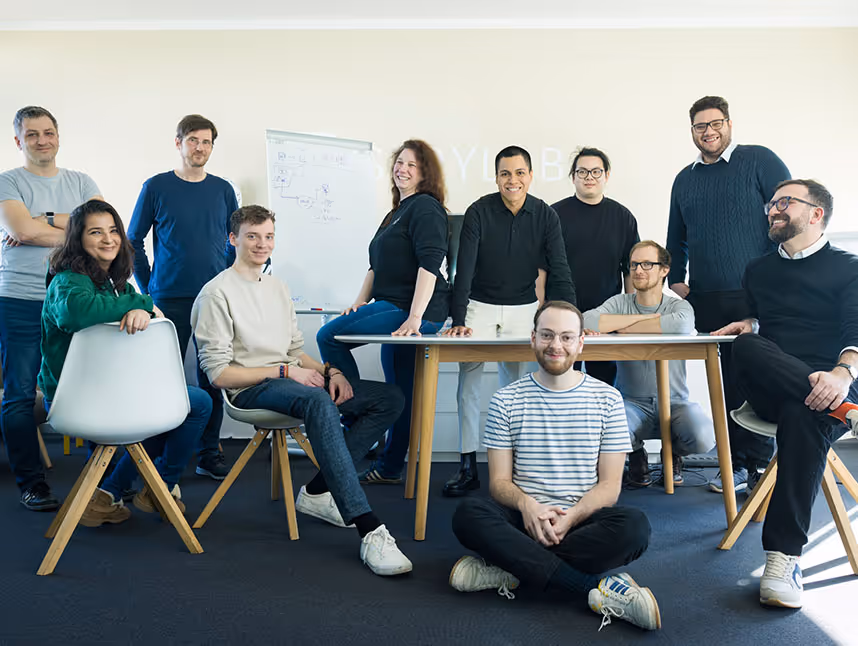 Simon mit einem Teil seines Produktteams bei Purple