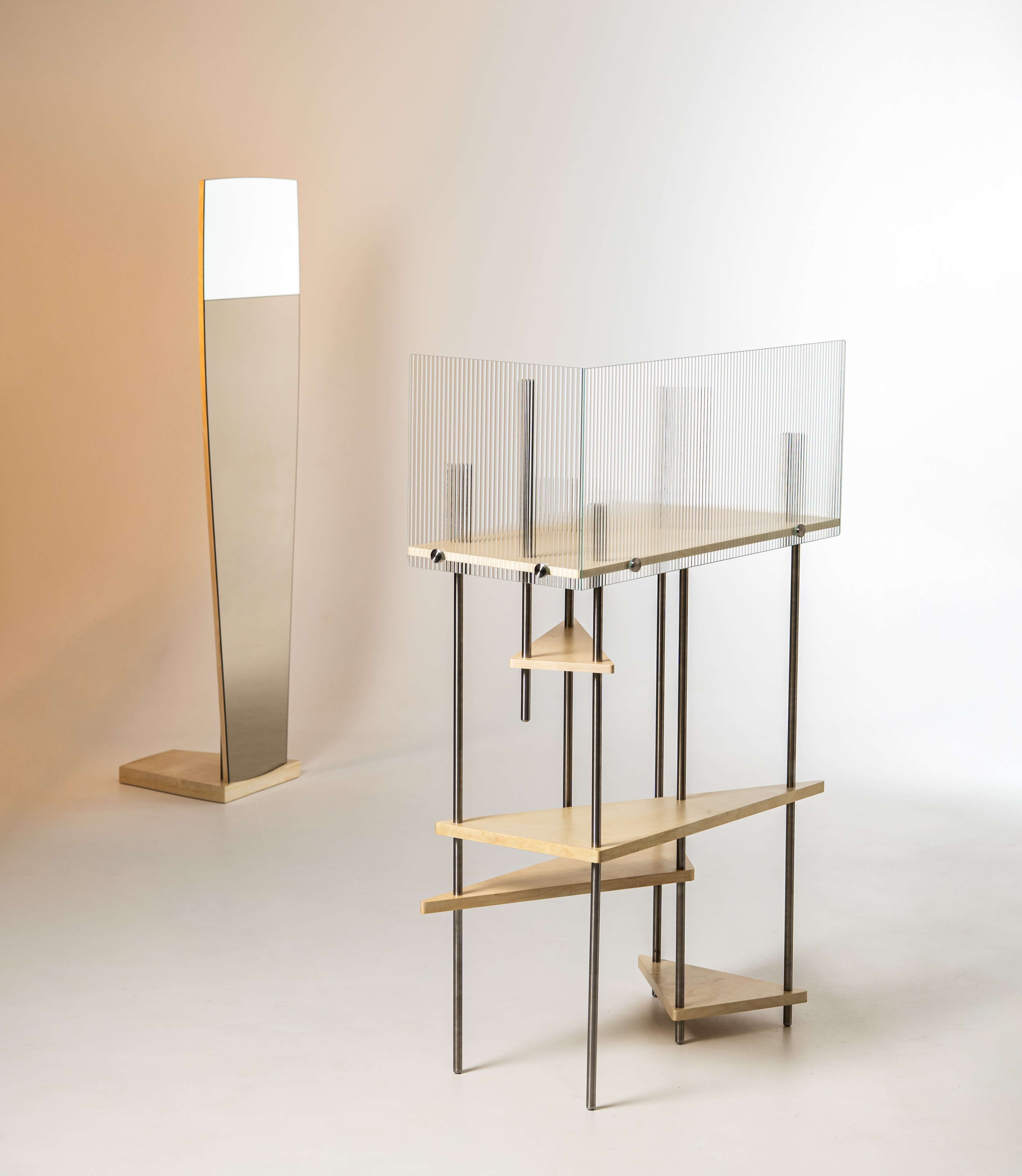 Side angle of the L05 shelf showing its full 160cm height