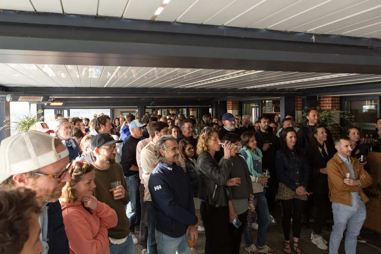 Groupe de personne qui assiste à la conférence