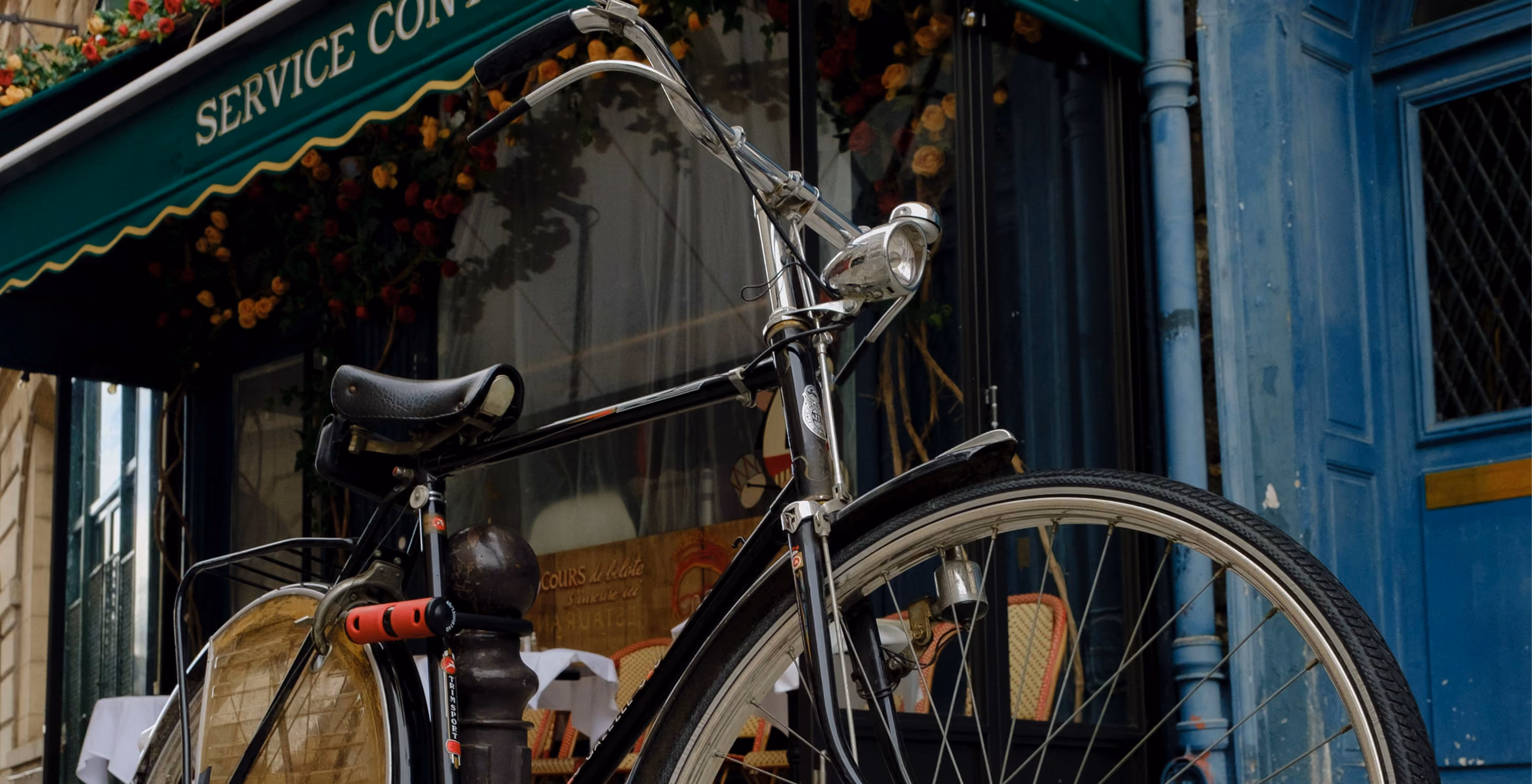 Vélo devant une brasserie - Photo par Mathias Reding sur Pexels