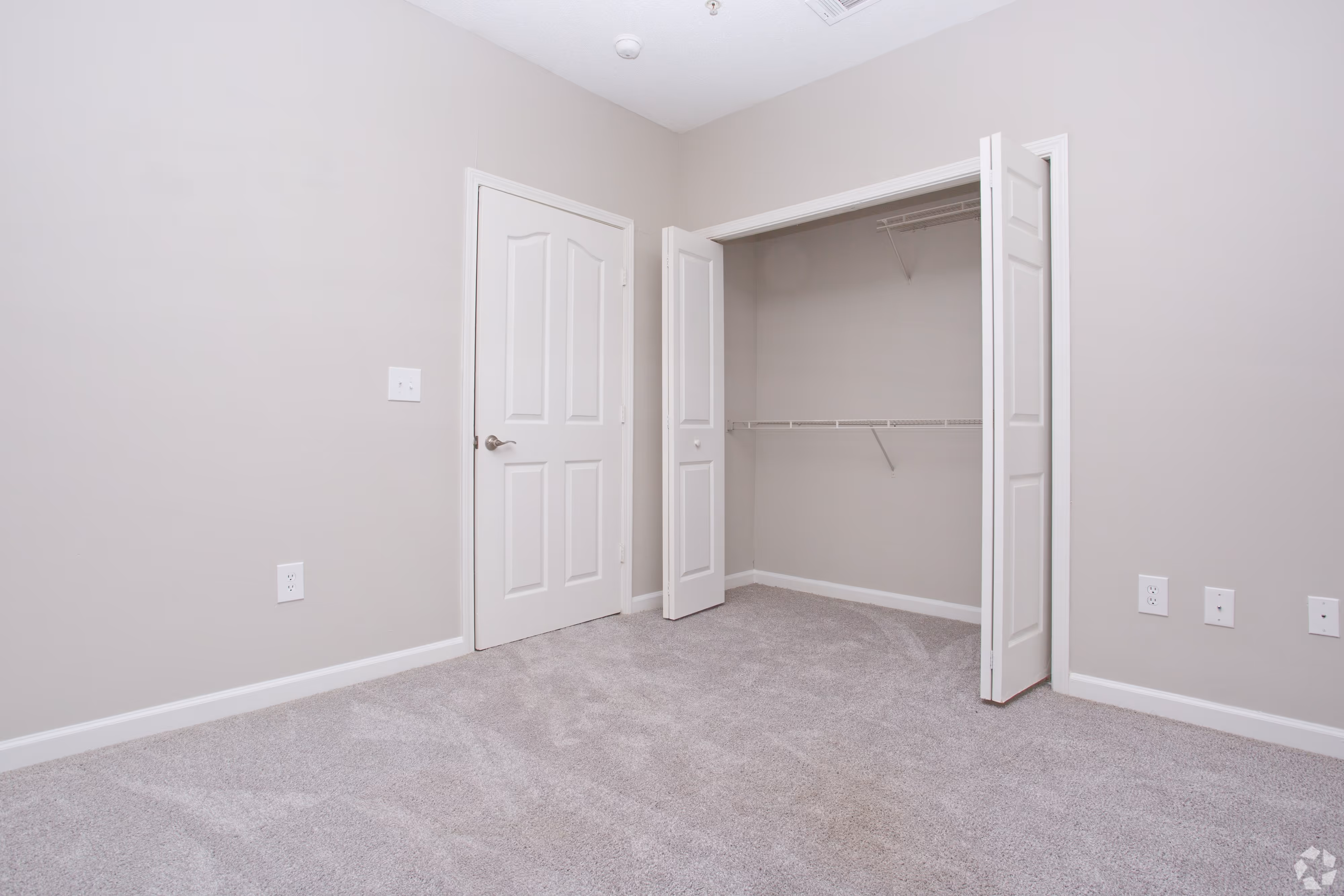 Bedroom with carpet