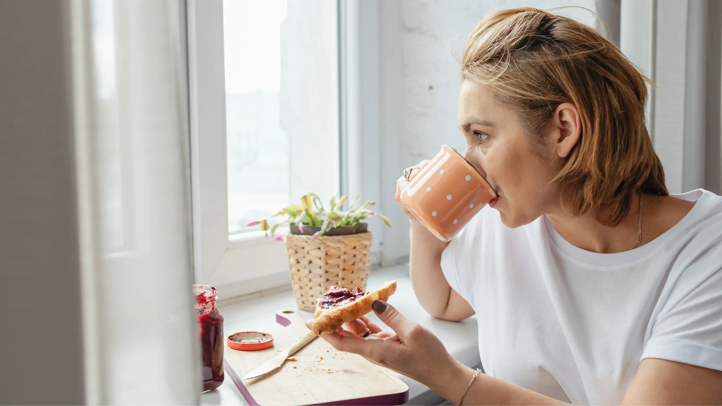 Women with IBS having breakfast