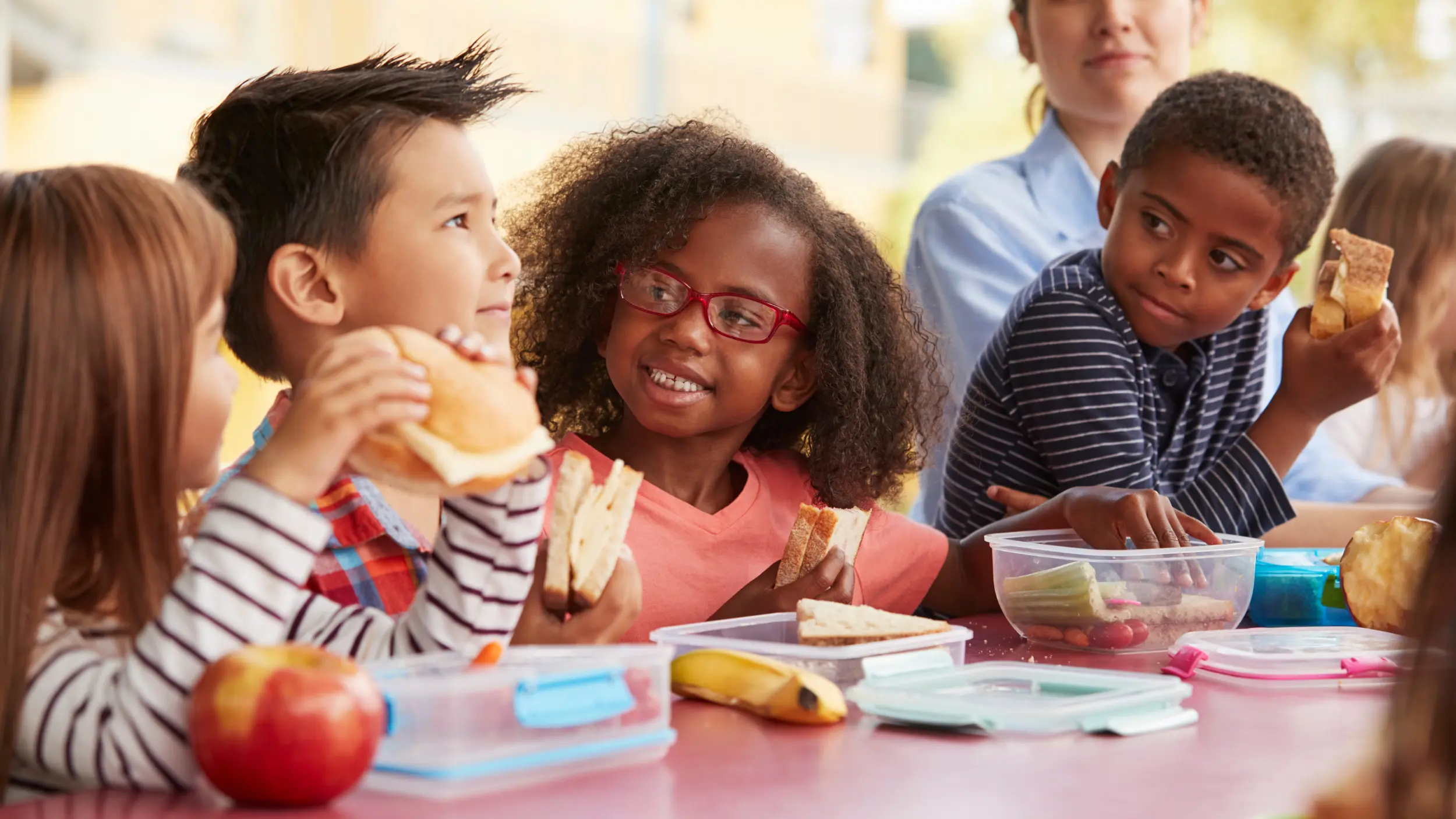 Kids eating their packed luch at school