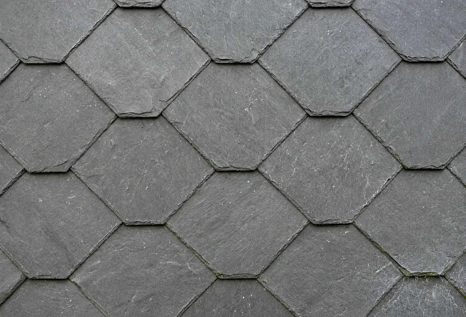 Toiture en ardoises hexagonales, motif écaille à Saint-Brieuc