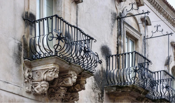 Balconi deteriorati e pericolosi