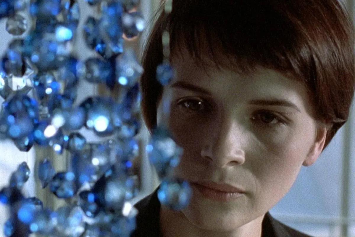 La actriz francesa Juliette Binoche en el set de la película Trois Couleurs: Bleu de Krzysztof Kieslowski.