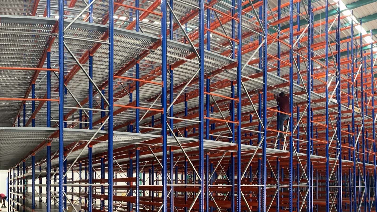 Instalación de racks industriales de gran altura en Jalisco