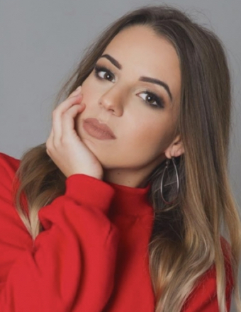 Csilla B