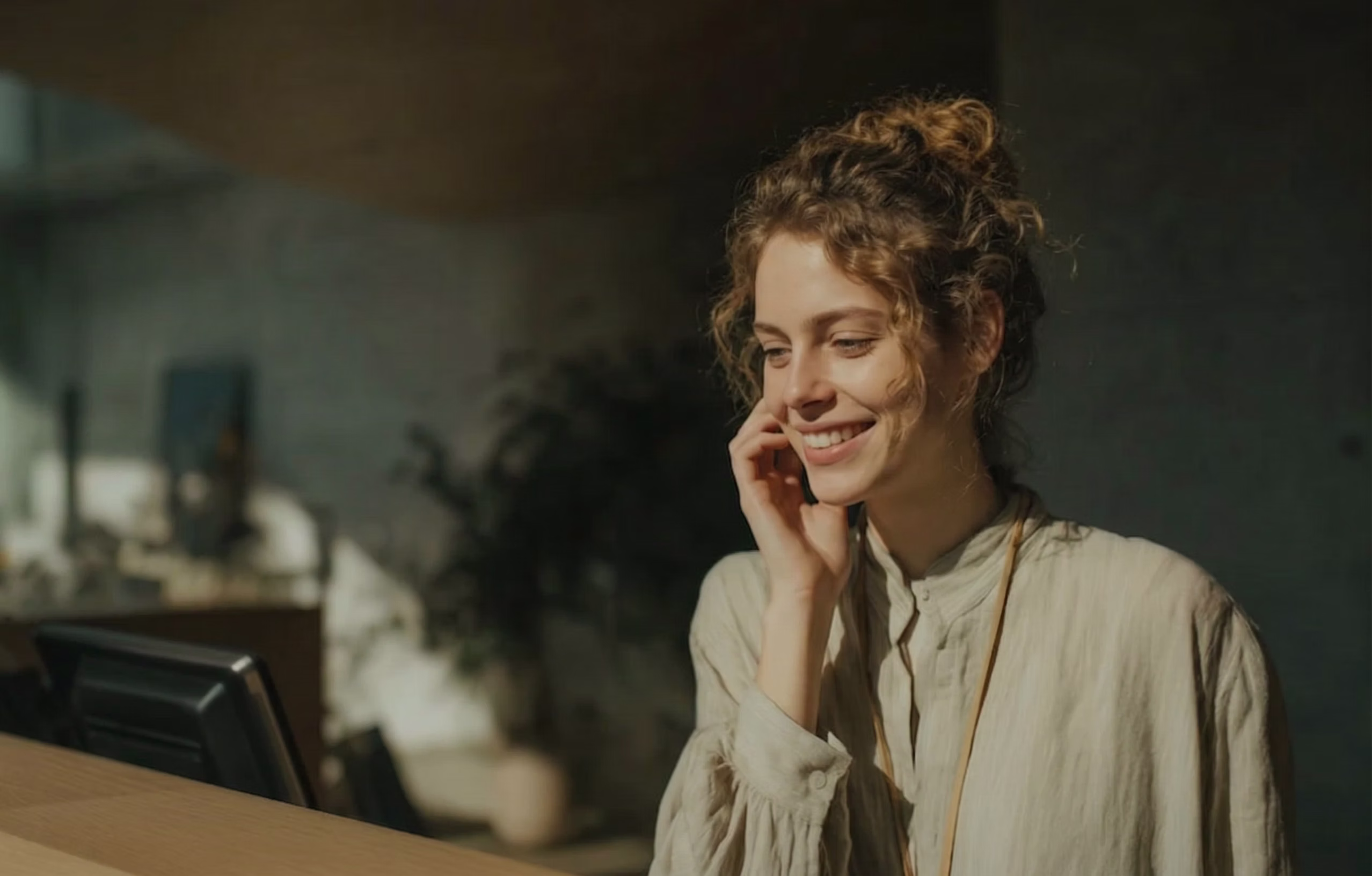 PV Anlagenbesitzerin freut sich über höhere Erträge