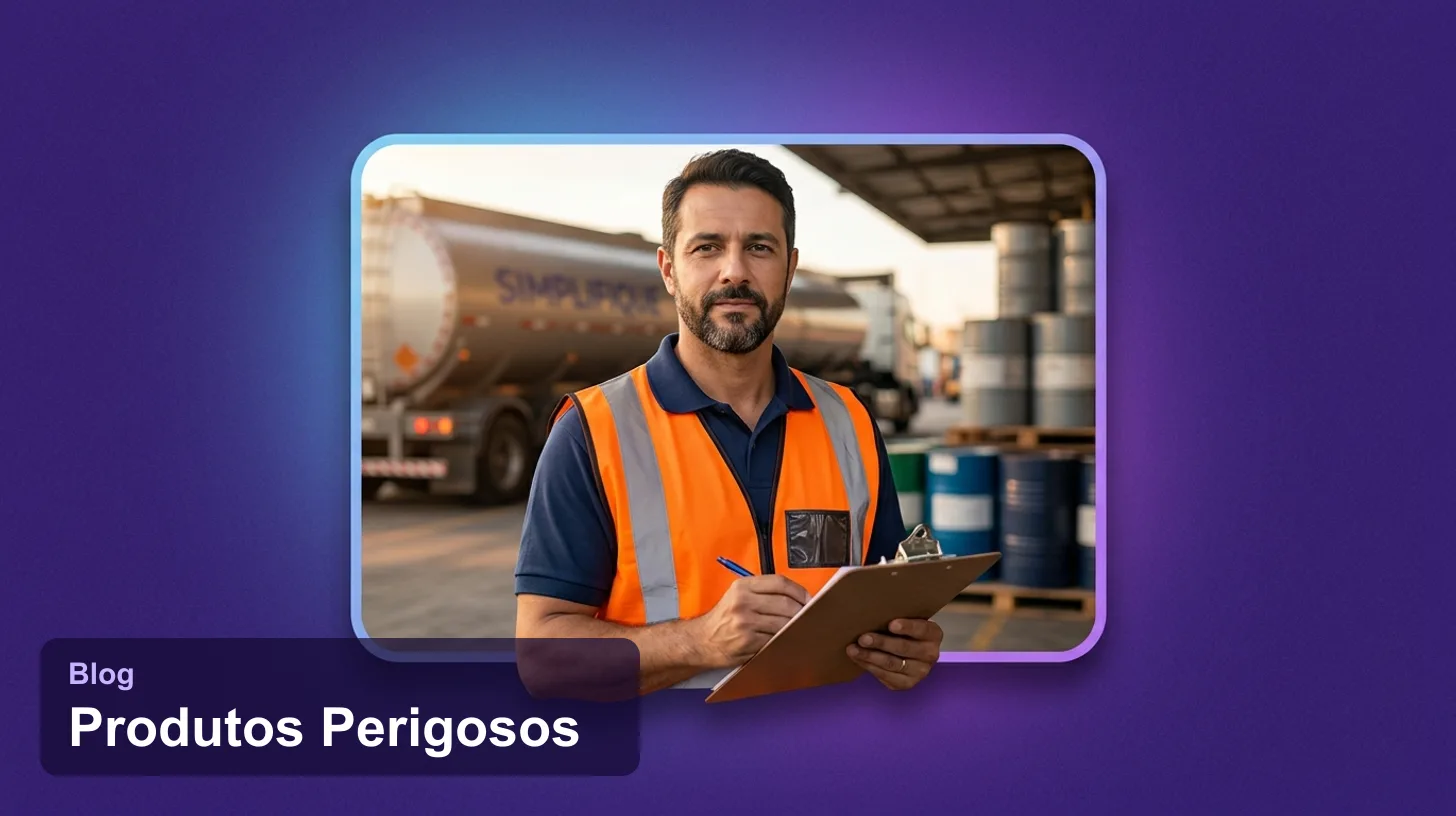 Motorista de caminhão com colete refletivo no pátio de carga, tema do guia de transporte de produtos perigosos