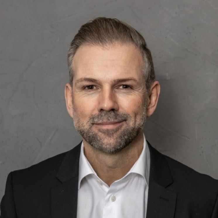 image of an expert consultant (for a blockchain and cryptocurrency) [headshot]