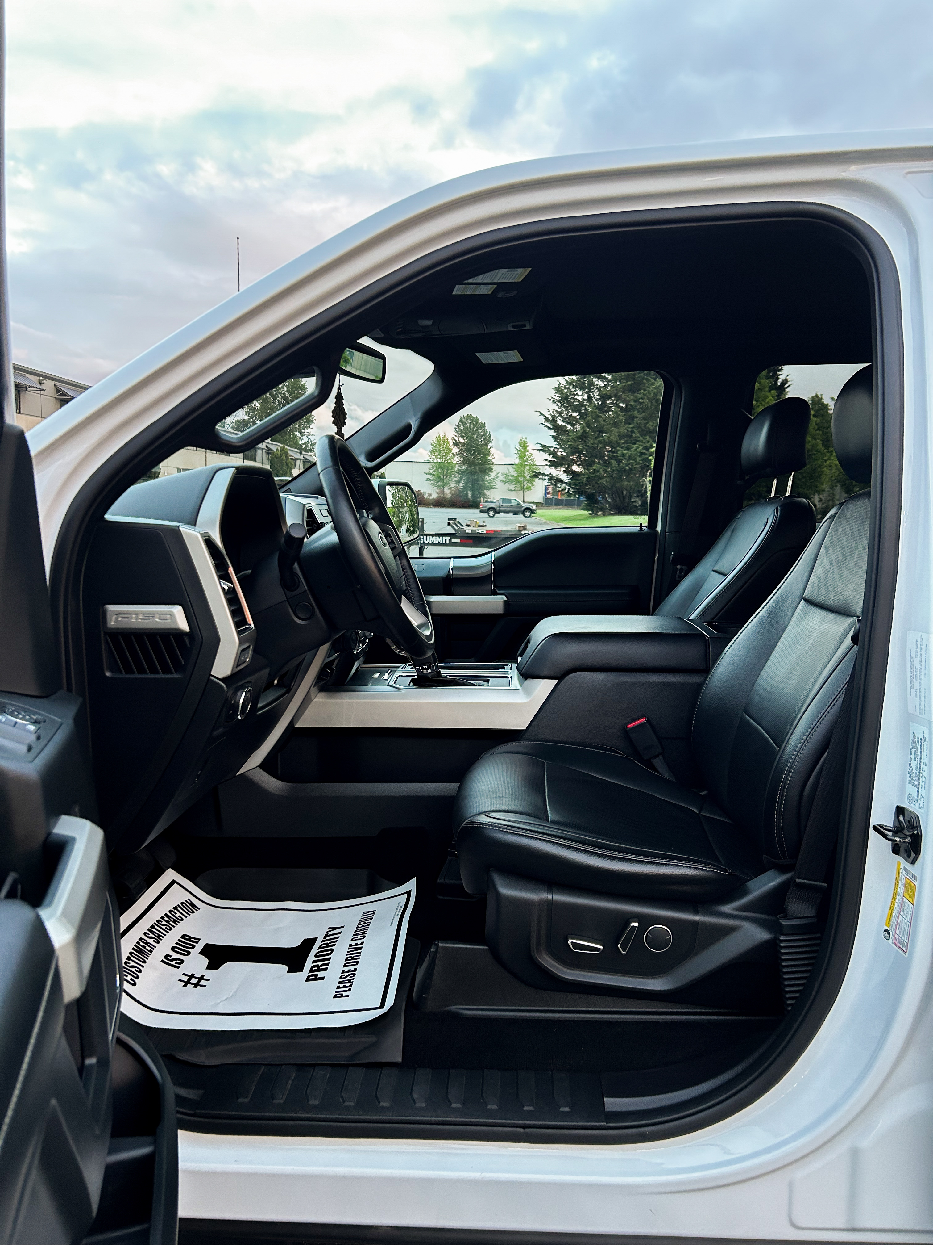 image of a car exterior detailing service