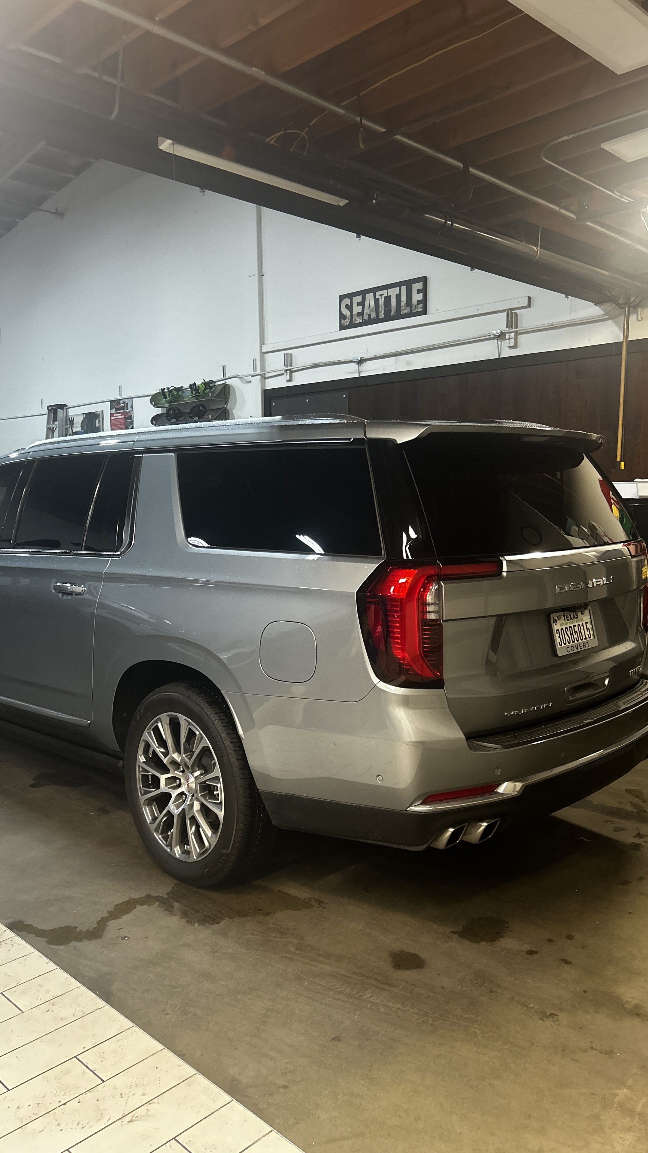 [background image] image of modern auto shop