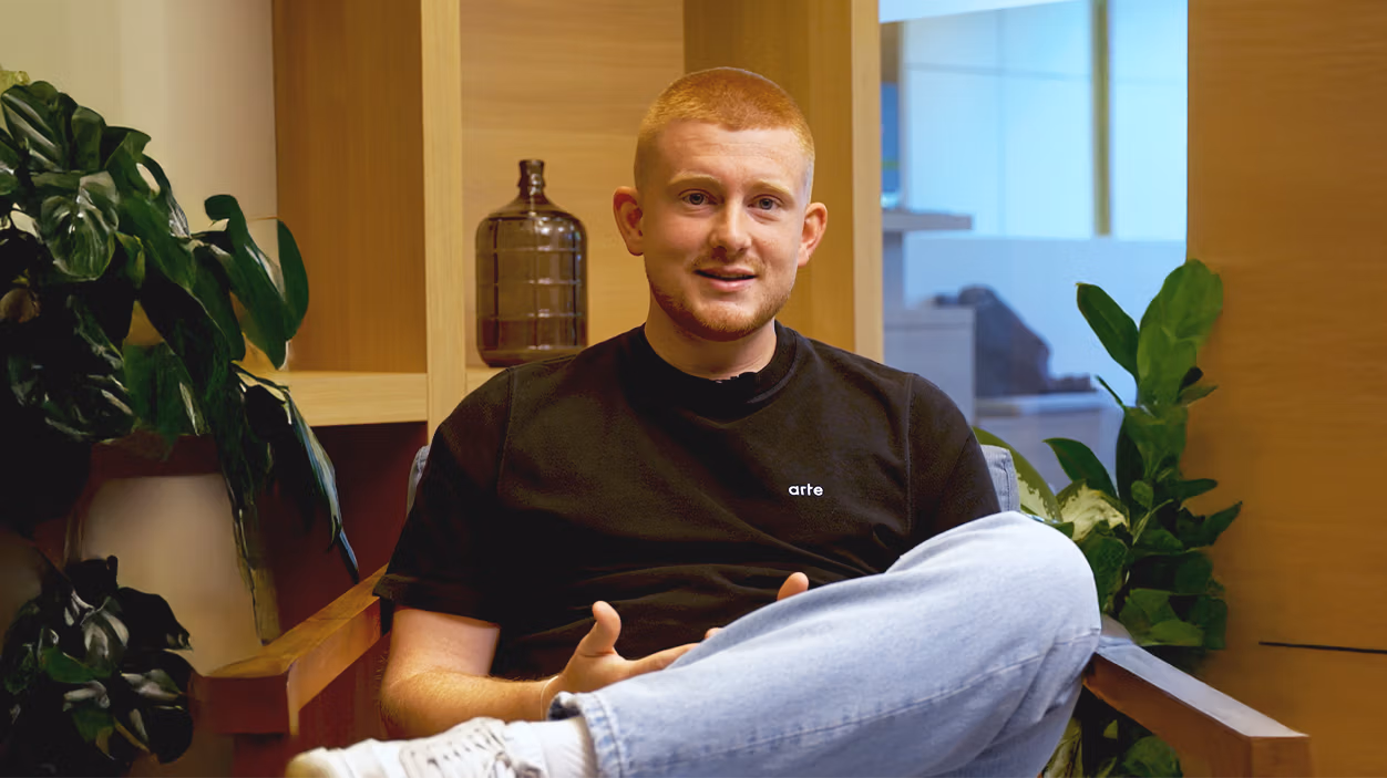 One of the Terra employees, Stijl Saenen talking about Project Management, sitting down.