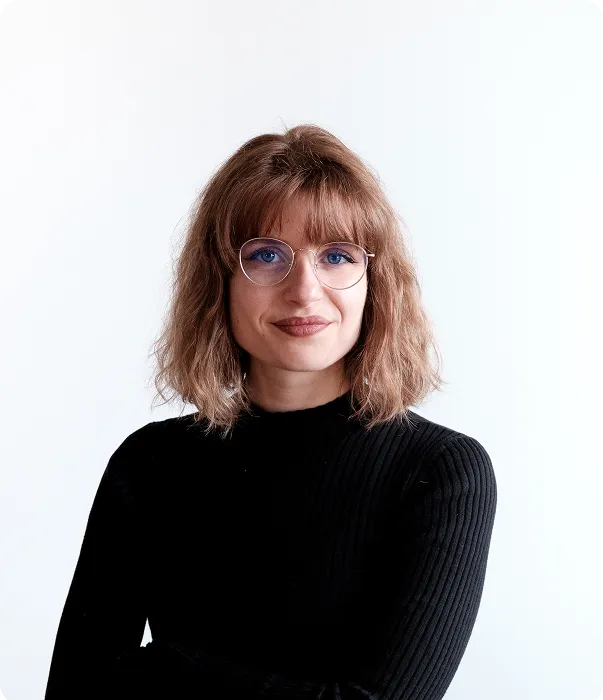 Avocate spécialisée en droit public et droit funéraire offrant conseil juridique personnalisé