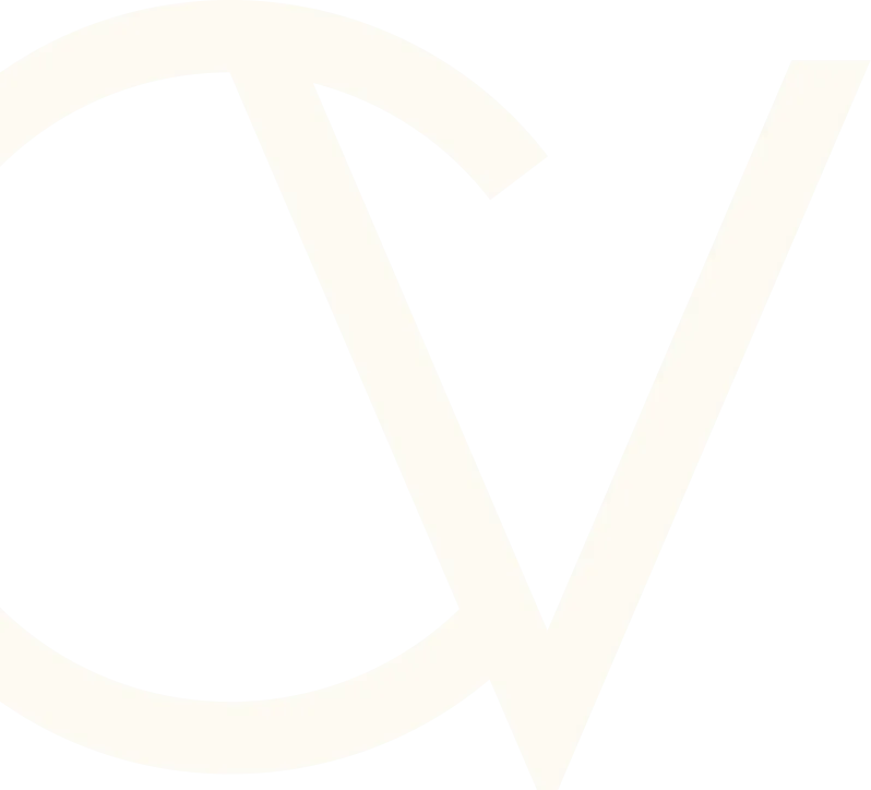 Monogramme CV stylisé en filigrane, emblème de Maître Clémence Vanduynslaeger