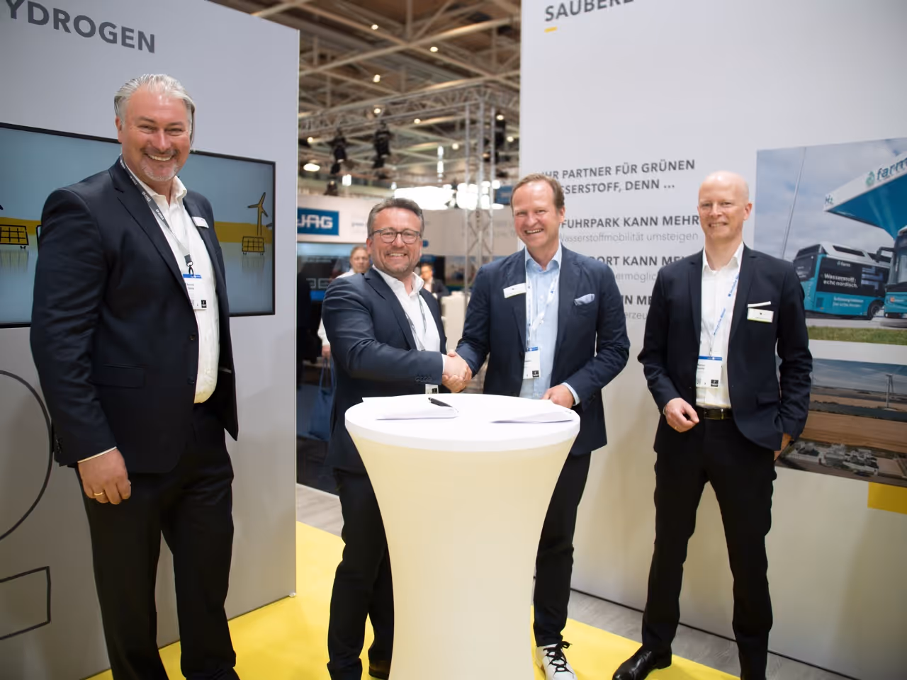 Contract signing at the Hannover Messe (from left to right): Heinrich Gärtner, CTO GP JOULE, André Steinau, Managing Director GP JOULE HYDROGEN, Frank Zimmermann, CFO H-TEC SYSTEMS and Marius Zasche, CTO H-TEC SYSTEMS. (©H-TEC SYSTEMS)