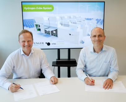 Frank Zimmermann, CFO H-TEC SYSTEMS, and Dr. David Wenger, CEO Wenger Hydrogen, at the signing of the contract. (©H-TEC SYSTEMS)