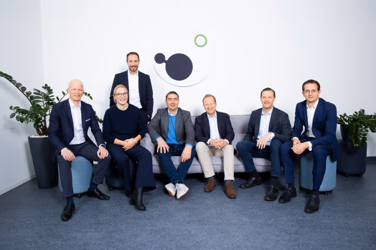 The management team at H-TEC SYSTEMS. Left to right: Marius Zasche (CTO), Sophie Kostka (EVP People & Culture), Michael Meister (COO), Dr. Joachim Herrmann (EVP Innovation), Frank Zimmermann (CFO), Robin von Plettenberg (CEO) and Dr. Dominik Heiß (EVP Stra