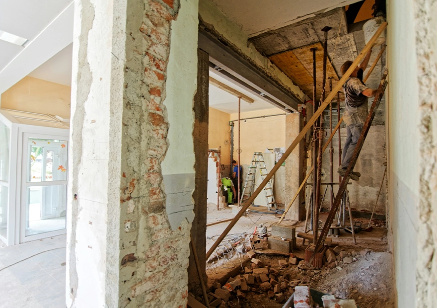 Doktore, vyřešte to! Řemeslník udělal víc škody než užitku, zmizel s penězi a já nemám ani z čeho vrátit dotaci