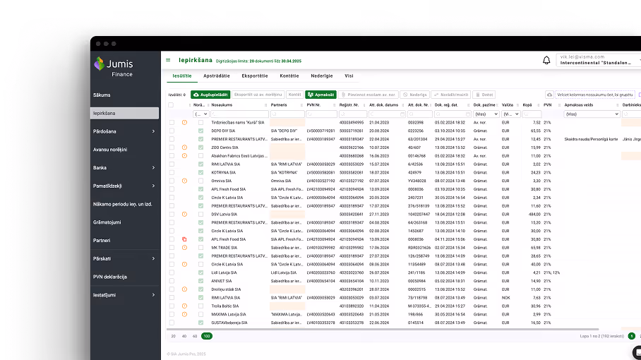 A screen showing the Jumis Finance invoice list and invoice details in table view.