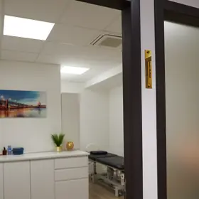 Salle de consultation de l’ostéopathe Steven Arango à Boulogne-Billancourt