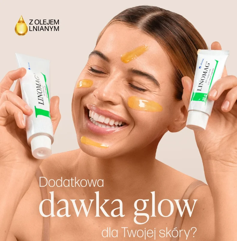 Uśmiechnięta kobieta z nałożonym kremem o złotym odcieniu na twarzy, trzymająca dwa opakowania kremu Linomag z olejem lnianym.