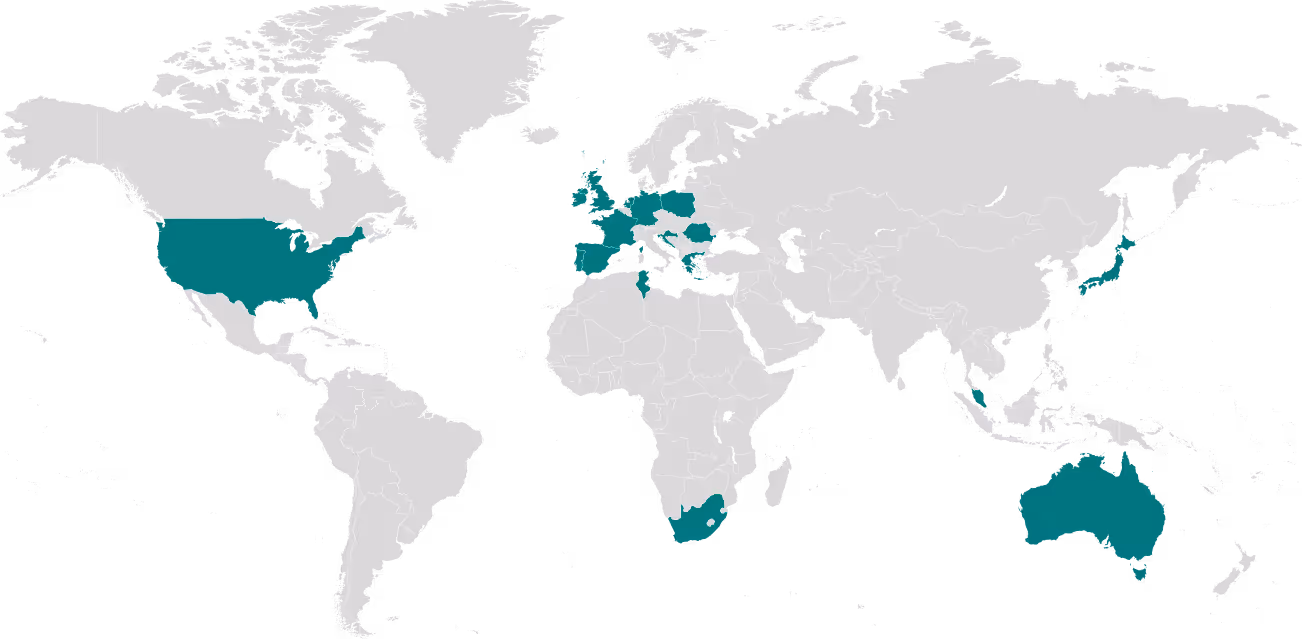 Mapa świata z wybranymi krajami zaznaczonymi na zielono, m.in. USA, Europą, Japonią i Australią.