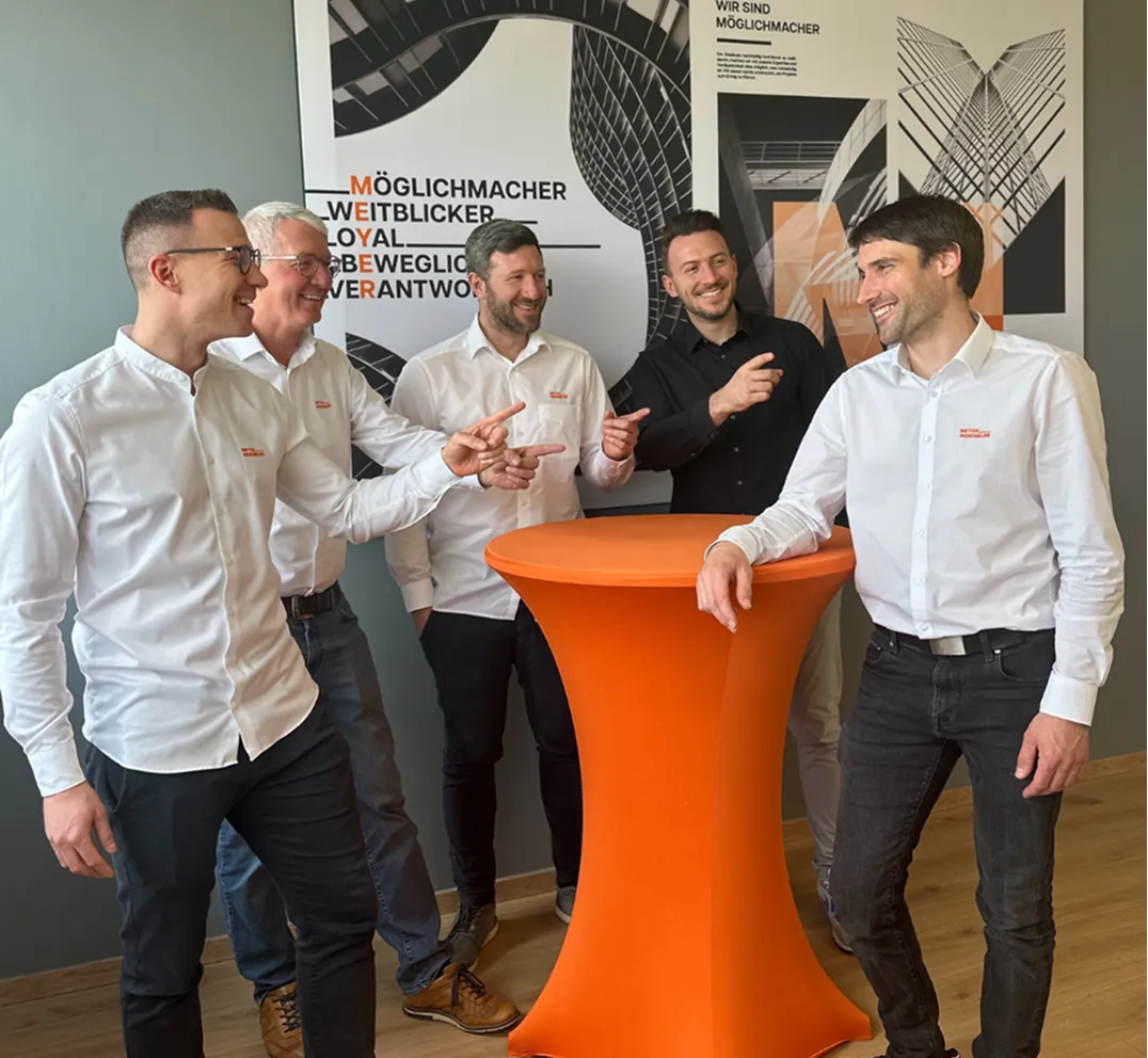 Mitarbeiter der Meyer Ingenieure GmbH beim gemeinsamen Austausch