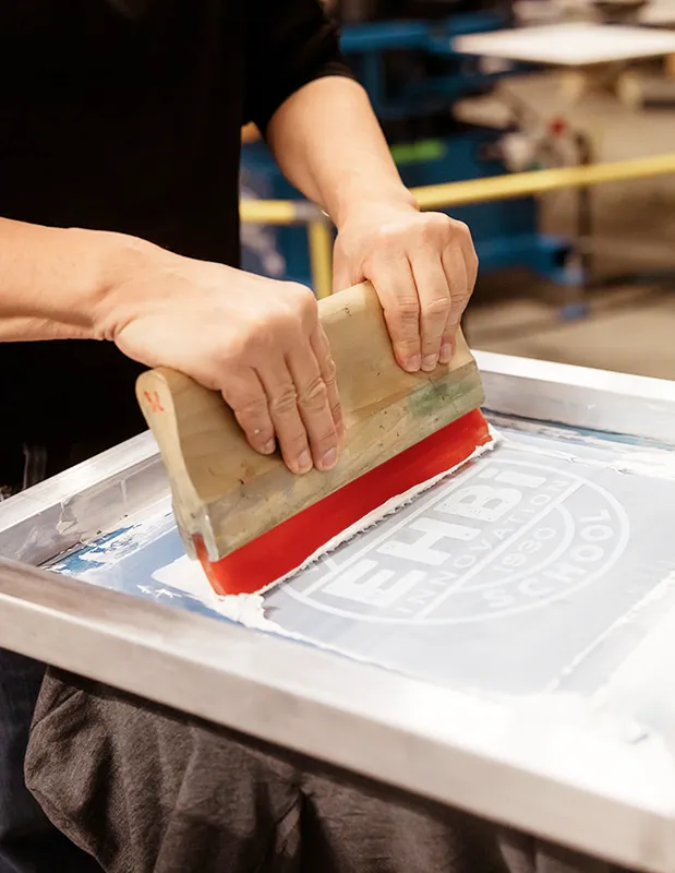 Squeegee on manual press