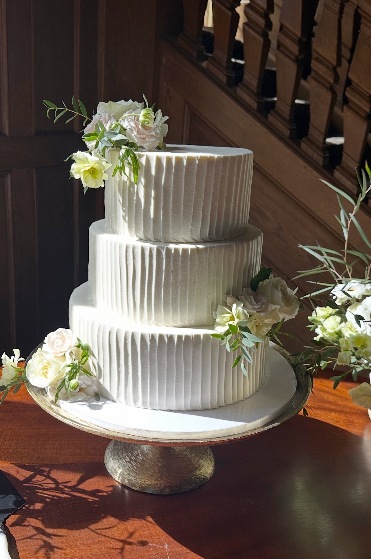 Pinkabella Wedding cake with vertical stripes and white flowers