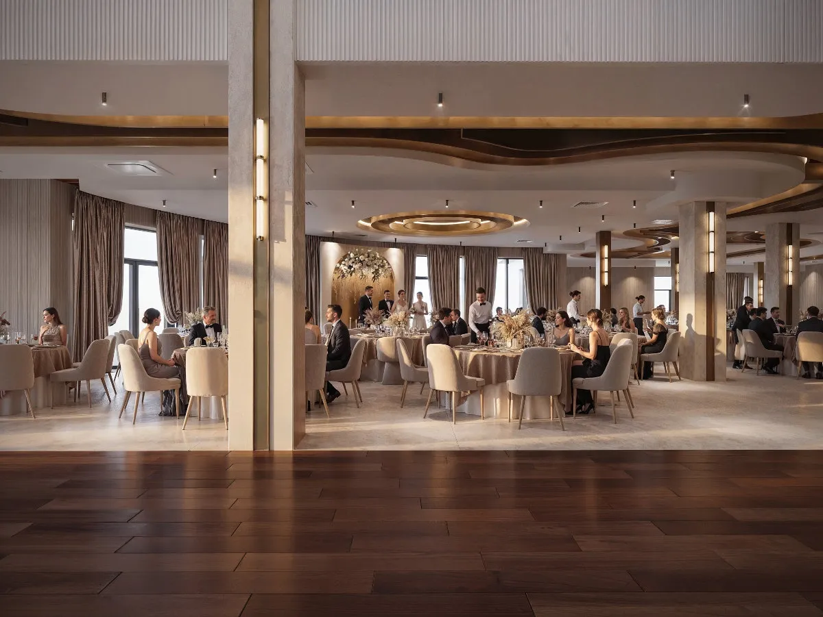 Elegancka sala weselna z okrągłymi stołami, goście w formalnych strojach siedzący na beżowych krzesłach i dekoracje kwiatowe.